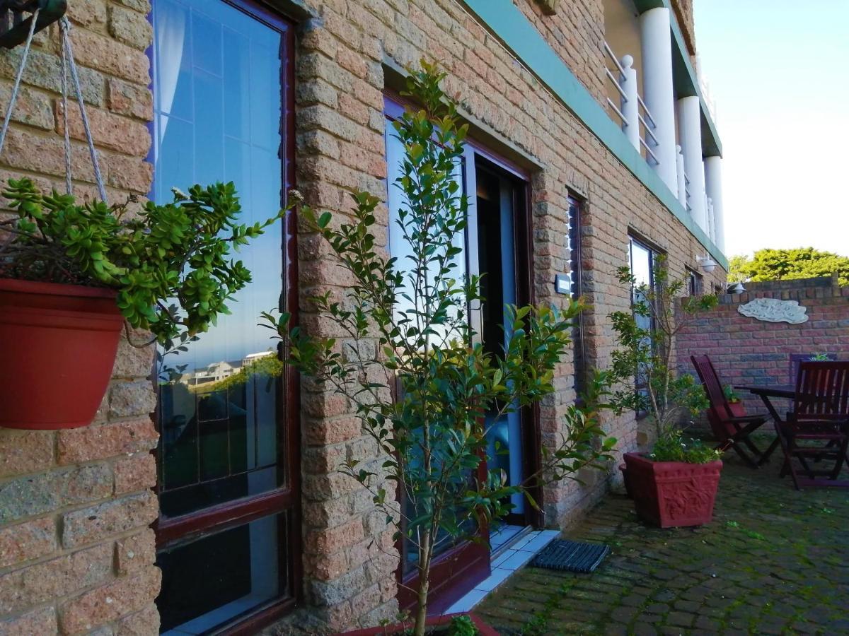 Amzee Bokmakierie Guest House Dana Bay Экстерьер фото