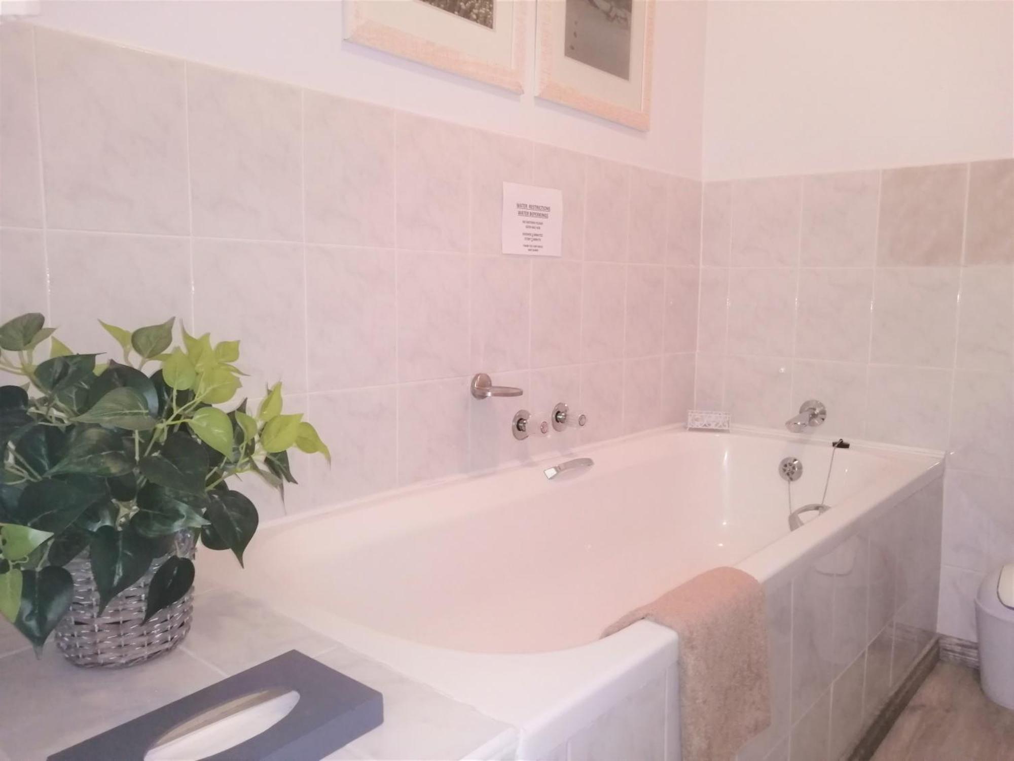 Amzee Bokmakierie Guest House Dana Bay Номер фото