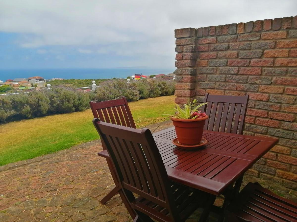 Amzee Bokmakierie Guest House Dana Bay Экстерьер фото