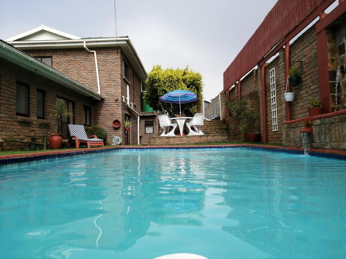 Amzee Bokmakierie Guest House Dana Bay Экстерьер фото